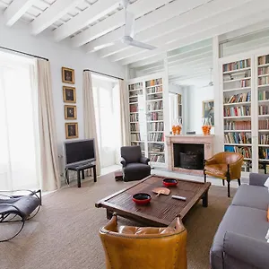 https://casa-de-la-botnica.hotelsincadiz.net